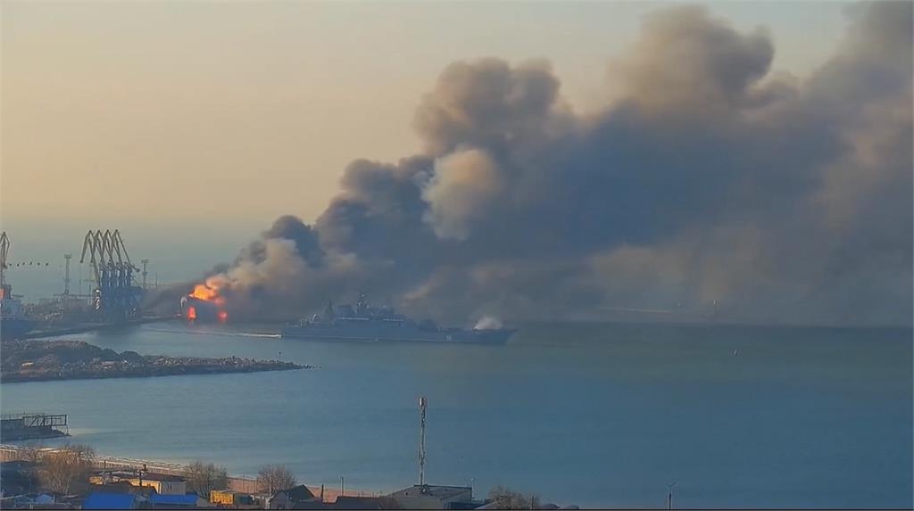 快新聞／烏克蘭證實摧毀俄軍大型登陸艦「薩拉托夫號」！　還有另外2艘受損