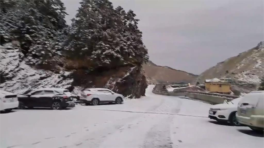 再現銀白世界！合歡山飄雪一夜　積雪厚達3.5公分