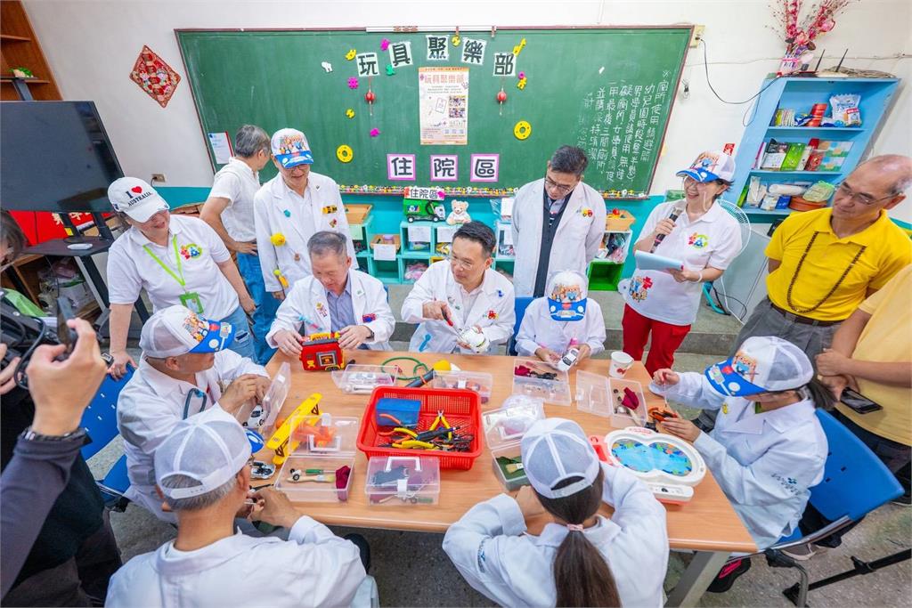 長輩、學童一起當「玩具醫生」蘇俊賓：促進循環利用與活躍老化