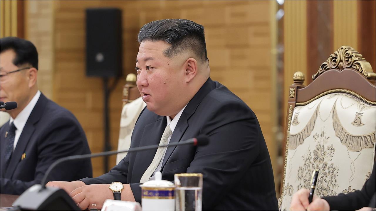 金正恩狂嗑牛排龍蝦「胖到140KG」還患重度菸癮！專家爆「過渡期領導人」是她