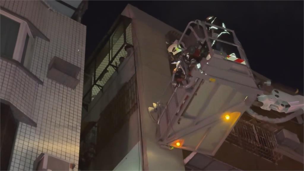 公寓疑冷氣機老舊起火　屋主被救出「全身熏黑」幸無大礙