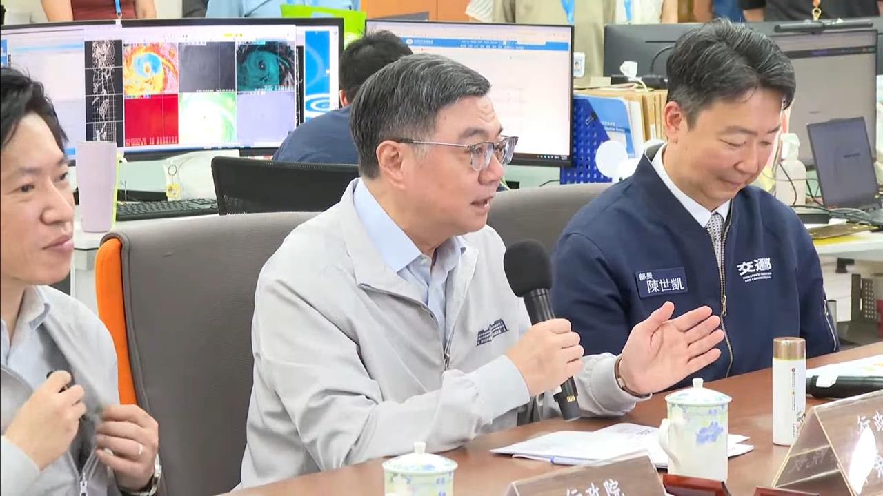 淹怕了！巴威颱風來勢洶洶　內湖里民領百顆沙包「備戰」