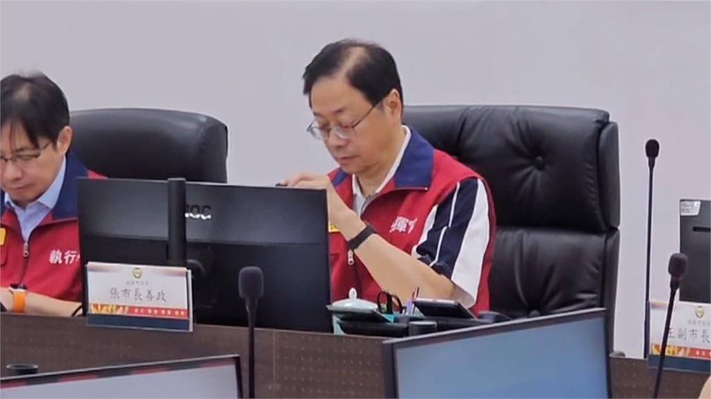 颱風假政治學　張善政「一桃兩制」　挨轟：依行政院規定　遭酸不要推給中央