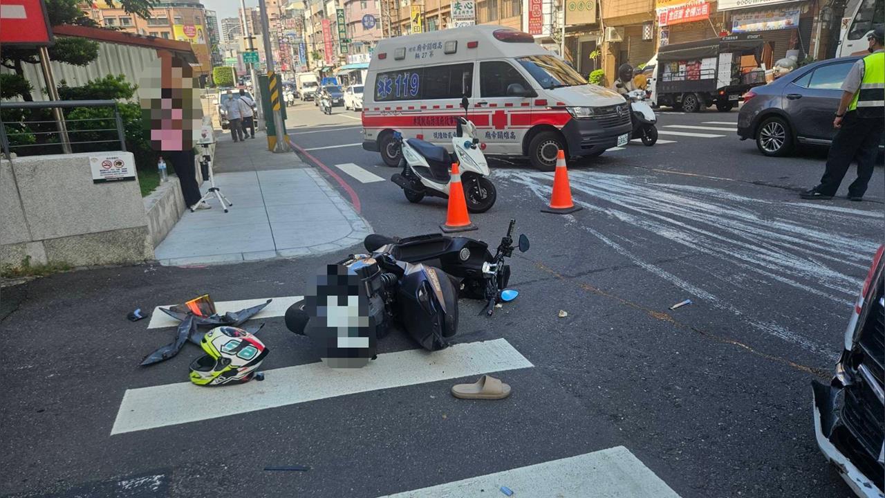 快新聞／高雄鳳山車禍！救護車急診室前撞飛騎士　驚險畫面曝