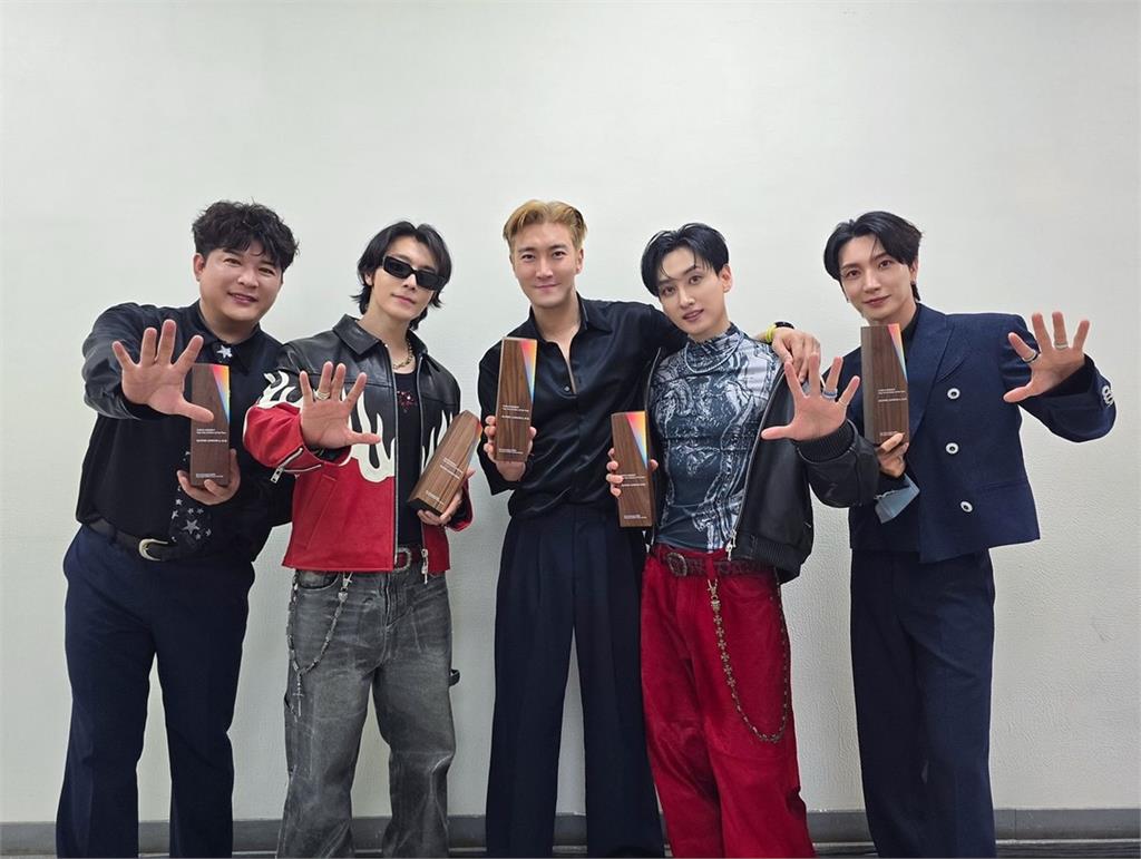 SUPER JUNIOR炸翻南台灣　厲旭被煙火秀嚇到變臉、東海好羨慕