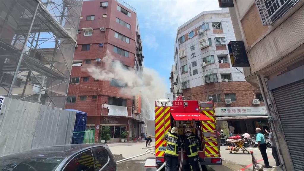 端午不平靜！疑電子鍋電線走火　台中北區公寓大火「濃煙直竄」