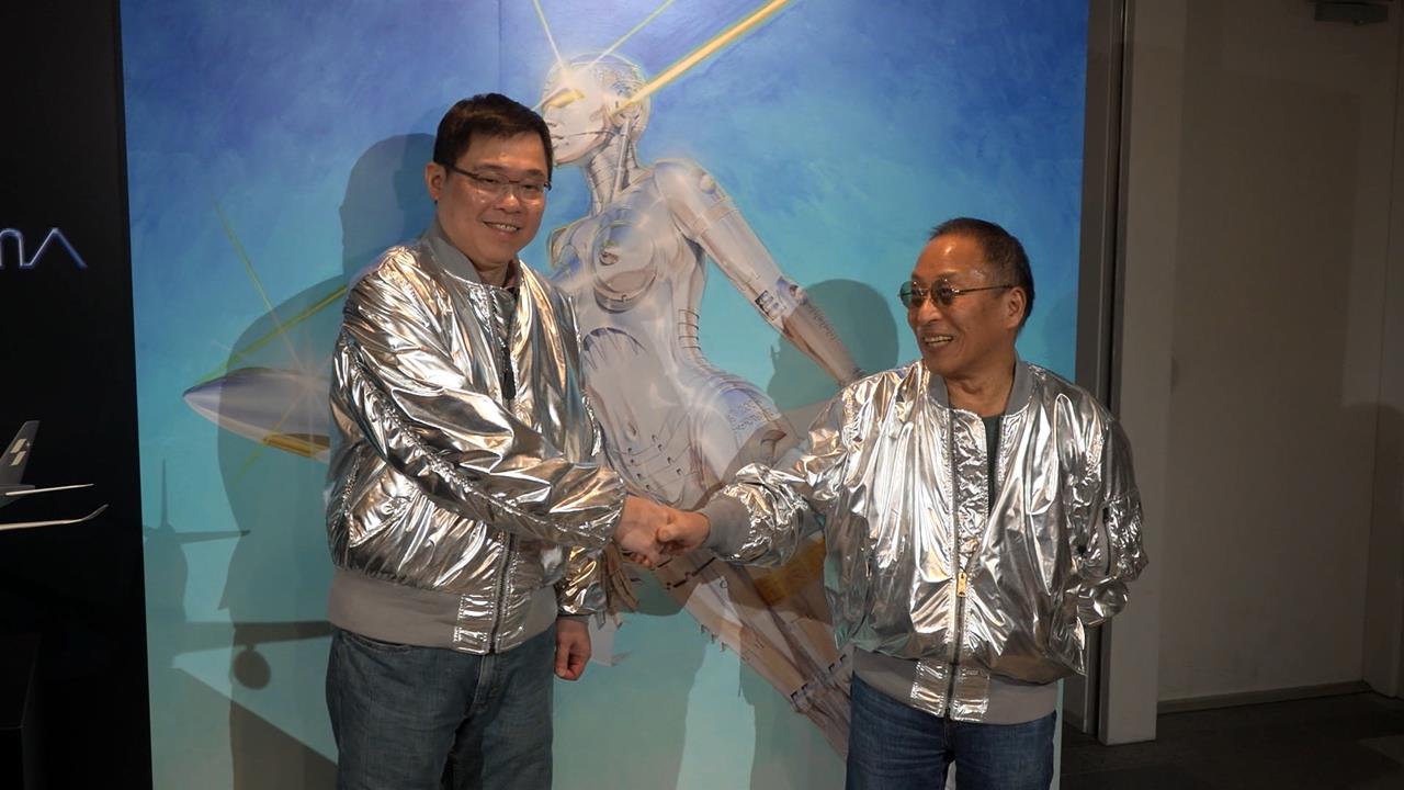 迎新機潮! 星宇新機"聯名空山基" 打造空中藝術品