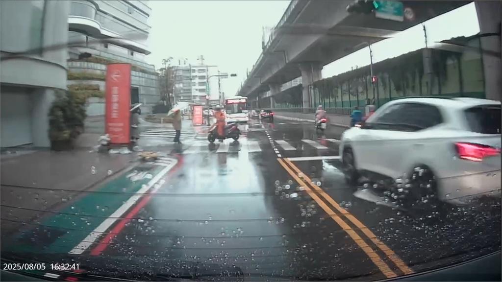 幽靈手推車路上跑害騎士摔　凶手找到了！是黑貓宅急便