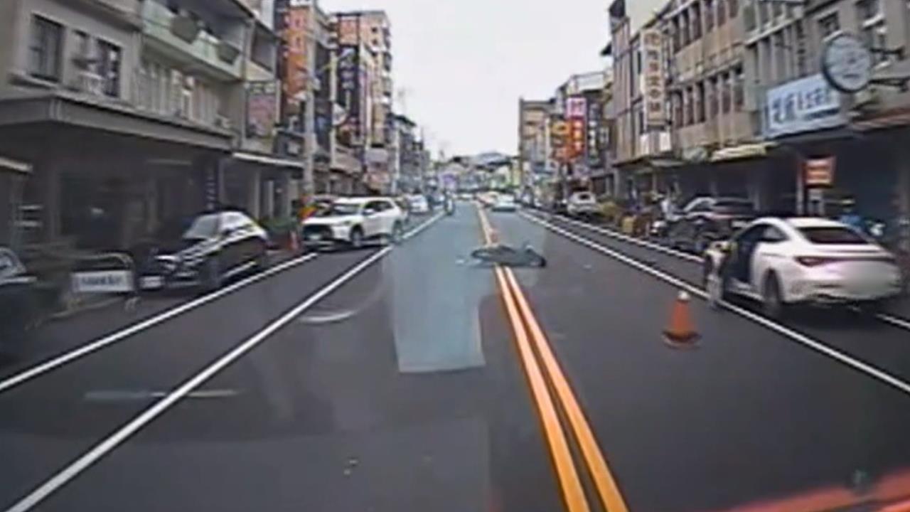 宜蘭駕駛開車門未注意釀禍　電動車閃避不及撞上騎士送醫