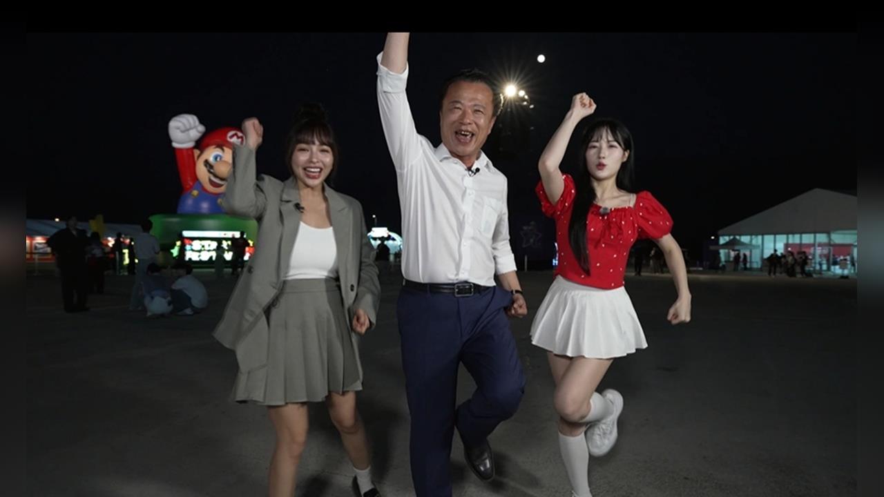 台灣燈會嘉義登場　縣長翁章梁帶女星、韓啦女神同遊燈會