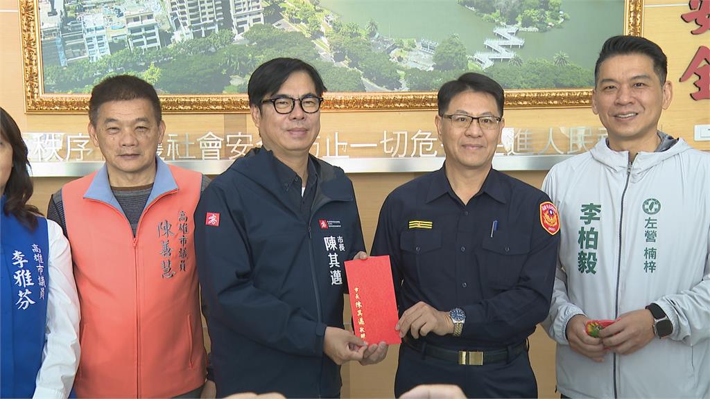 過年守護安全不打烊！　<em>陳其邁</em>、黃偉哲慰問警消