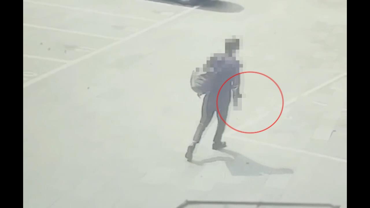 街友北車捷運站M8出口亮刀「身影曝光」　警調監視器擴大搜索