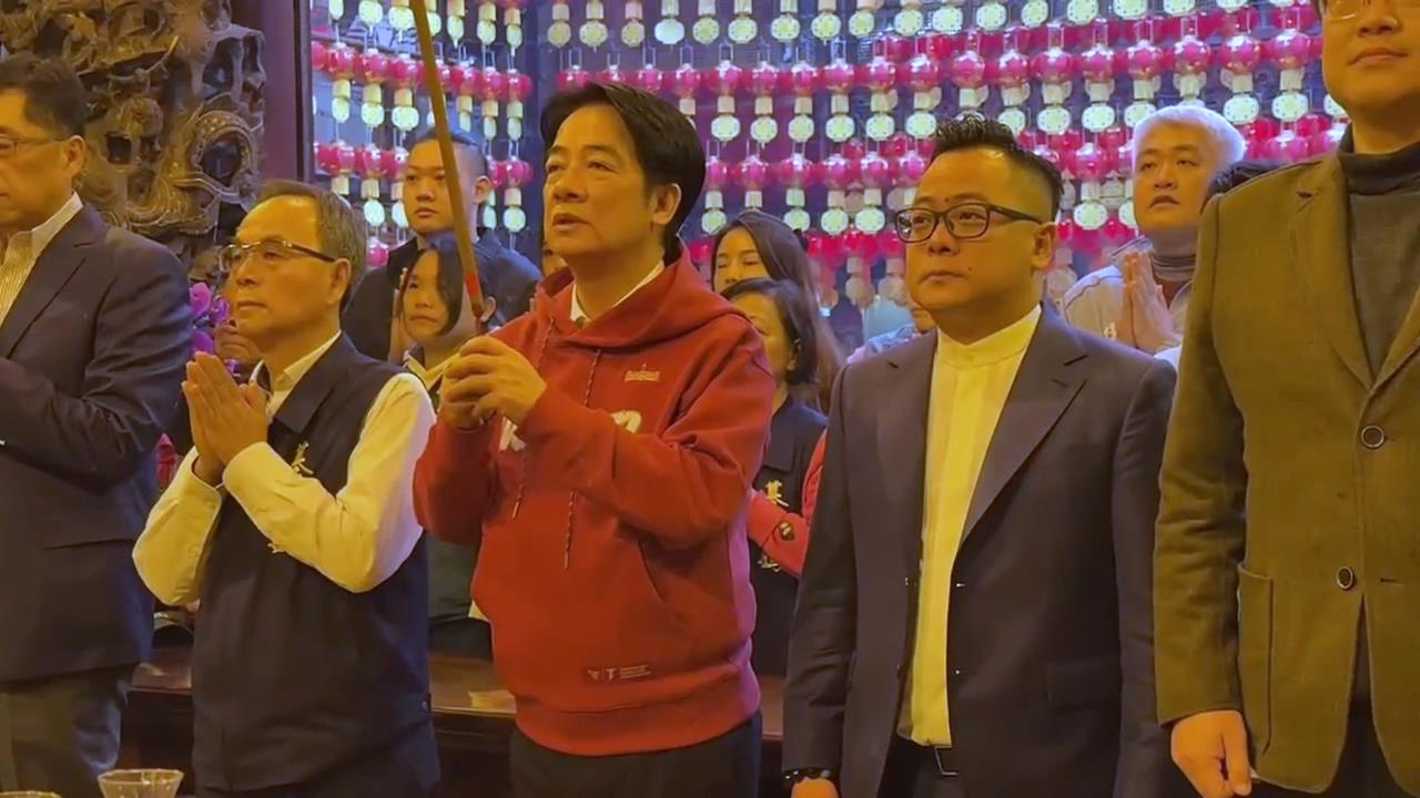 賴清德初一拜廟發福袋！讚童子瑋「得到林右昌真傳」