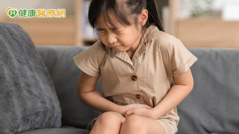 小女童腹痛3個月竟是吞下毛髮！醫揭「毛石症候群」成因