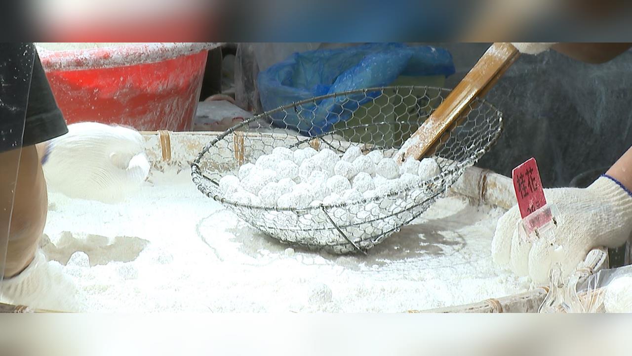 元宵節吃元宵象徵團圓! 傳統老店一早排隊人潮不斷