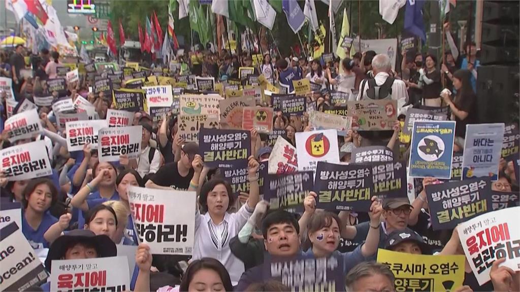 抗議日本排放核污水　上千南韓民眾聚集首爾靜坐