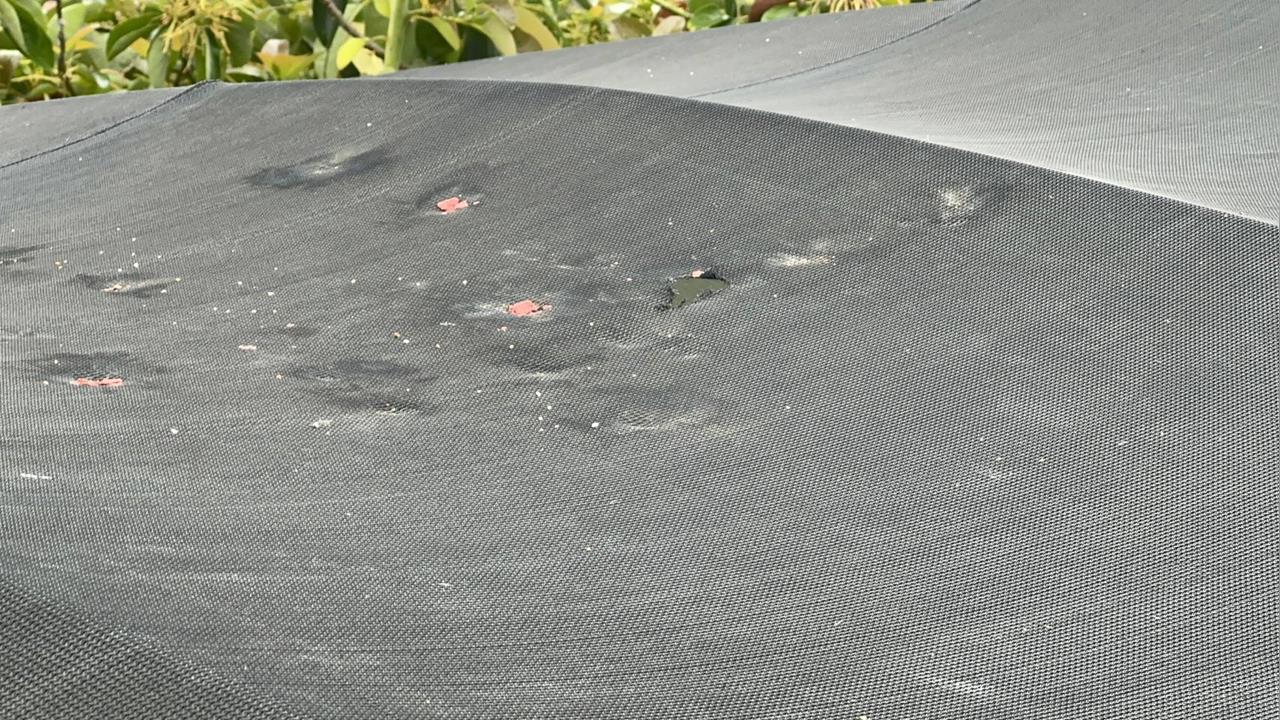 為討債?住宅區放鞭炮、撒冥紙 住戶車庫遭波及、警已掌握嫌犯身分