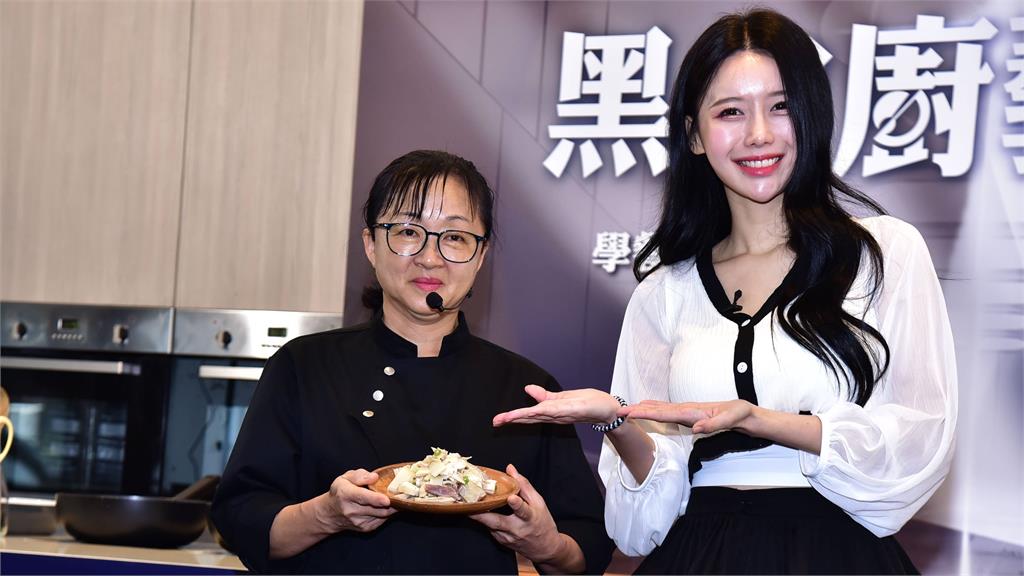 啦啦隊女神李雅英不藏了！聖誕節鬆口有人陪…對象「1身分」曝光
