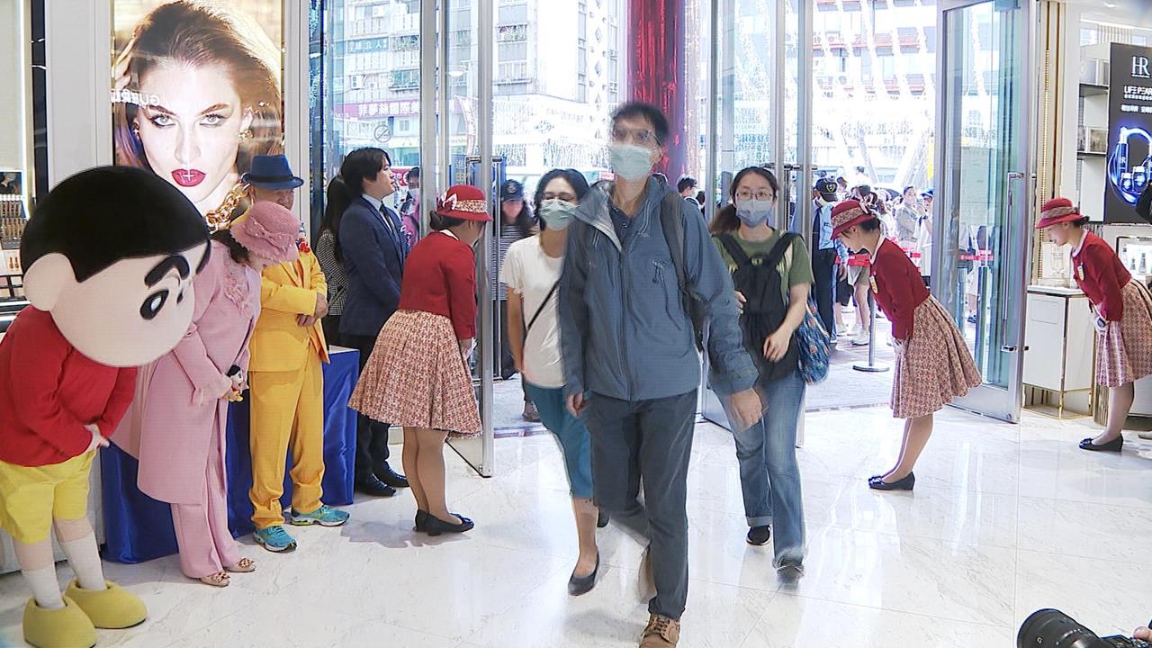 普發1萬元引爆買氣 百貨超商優惠戰開打!荷包超有感