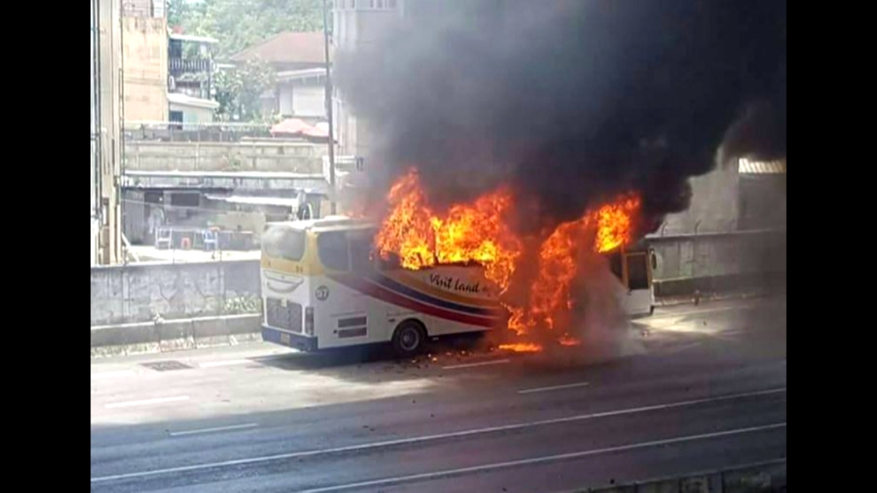 大學生泰國畢旅遇火燒車 6護照燒毀幸無人傷