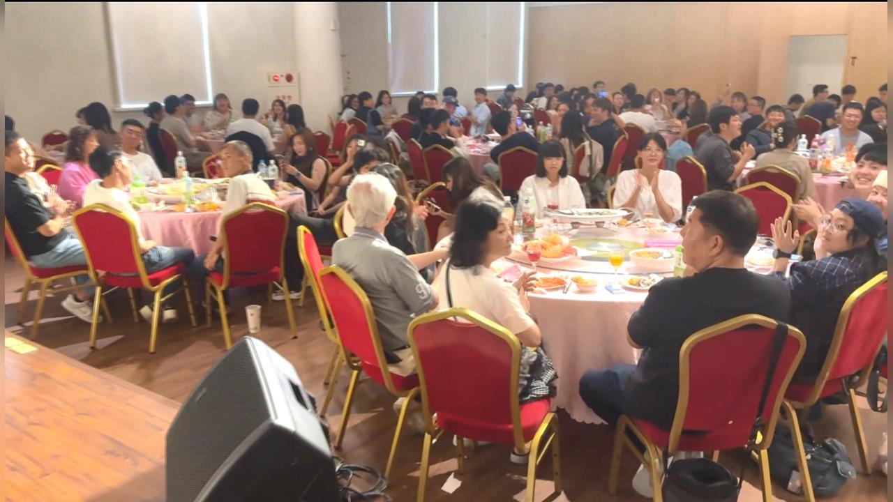 揪脆友吃辦桌！高雄楠梓開１７桌　美國、香港網友特地飛來體驗辦桌文化