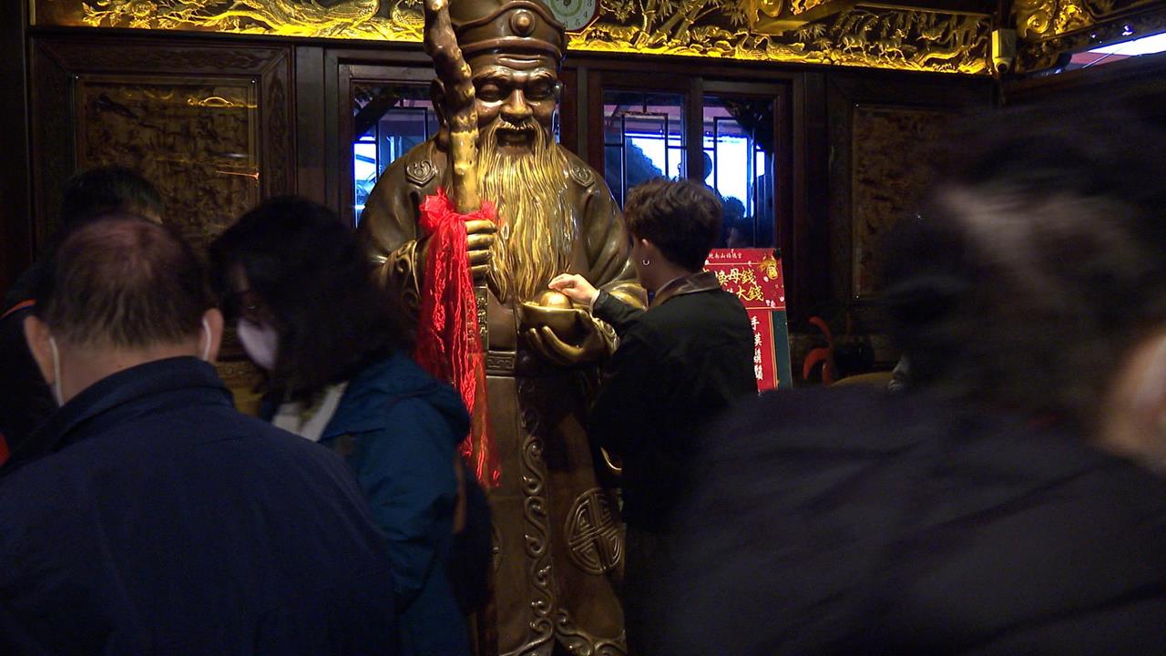 初二拜土地公求財保平安 中和烘爐地估湧萬人