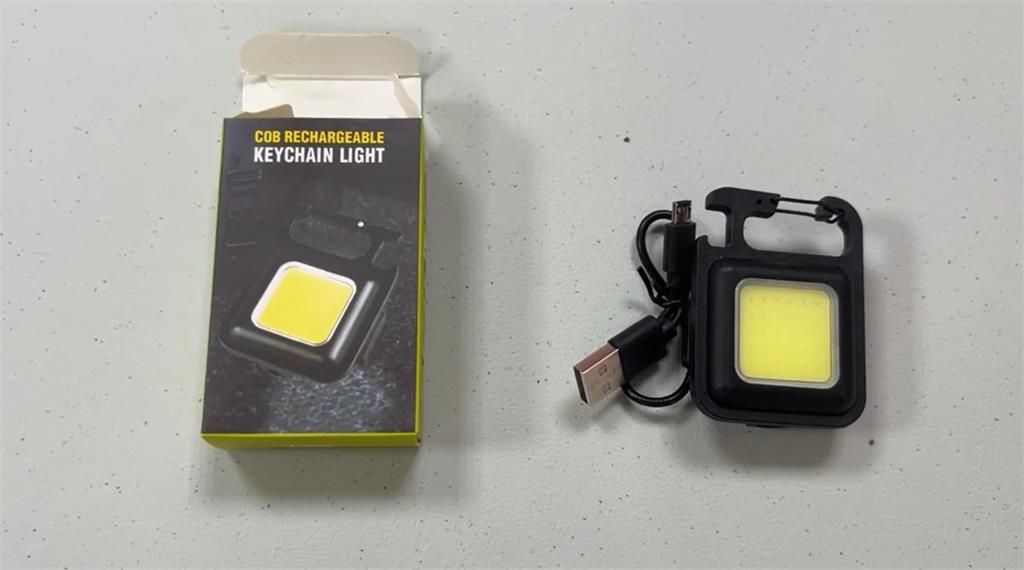 快新聞／花蓮送避難包變災難包？手電筒充電竟「冒煙燒毀」　消防局回應了