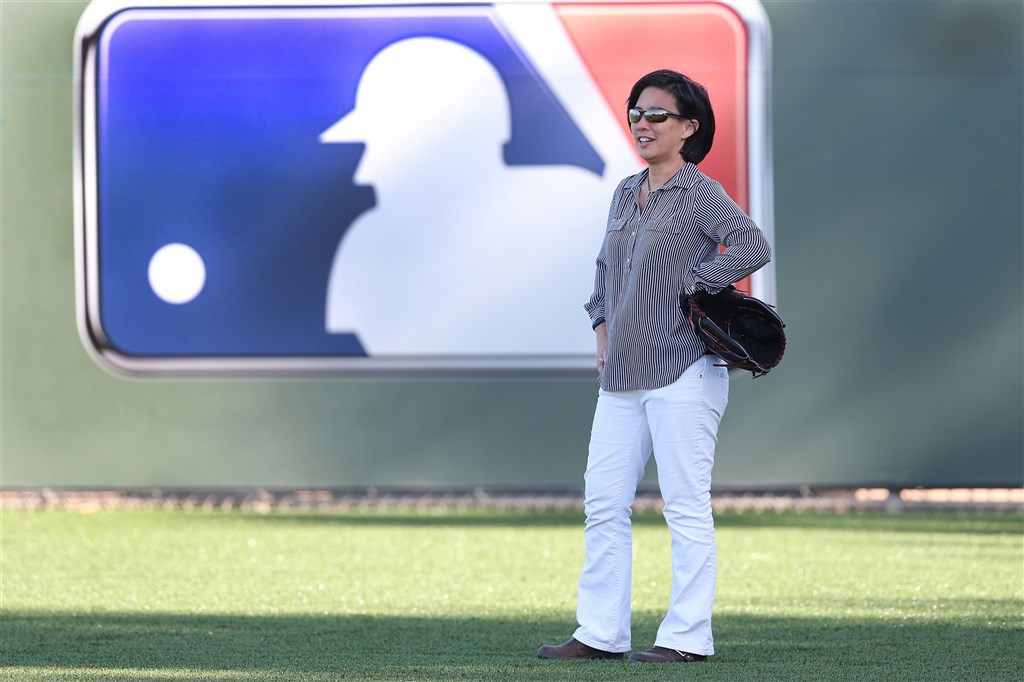 MLB／打破玻璃天花板！大聯盟首位球隊女總管 華裔伍佩琴主掌馬林魚