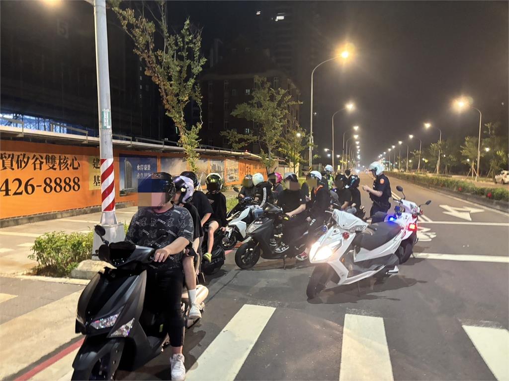 改裝車聚深夜擾民維護安寧 中壢警靠「這招」逮15輛機車