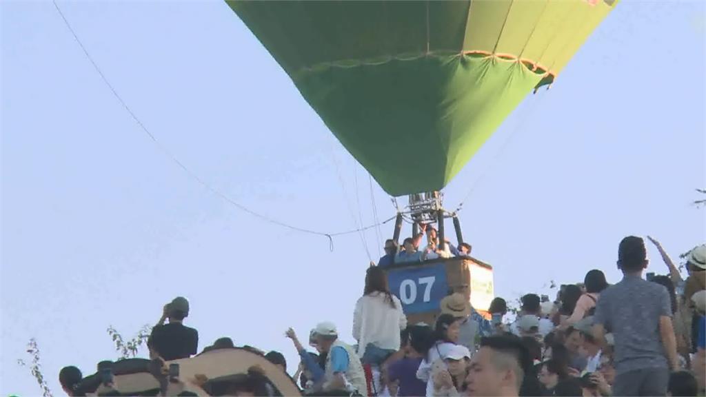 離開地球表面！林智堅、 饒慶鈴共搭熱氣球 為2020台灣設計展尋靈感