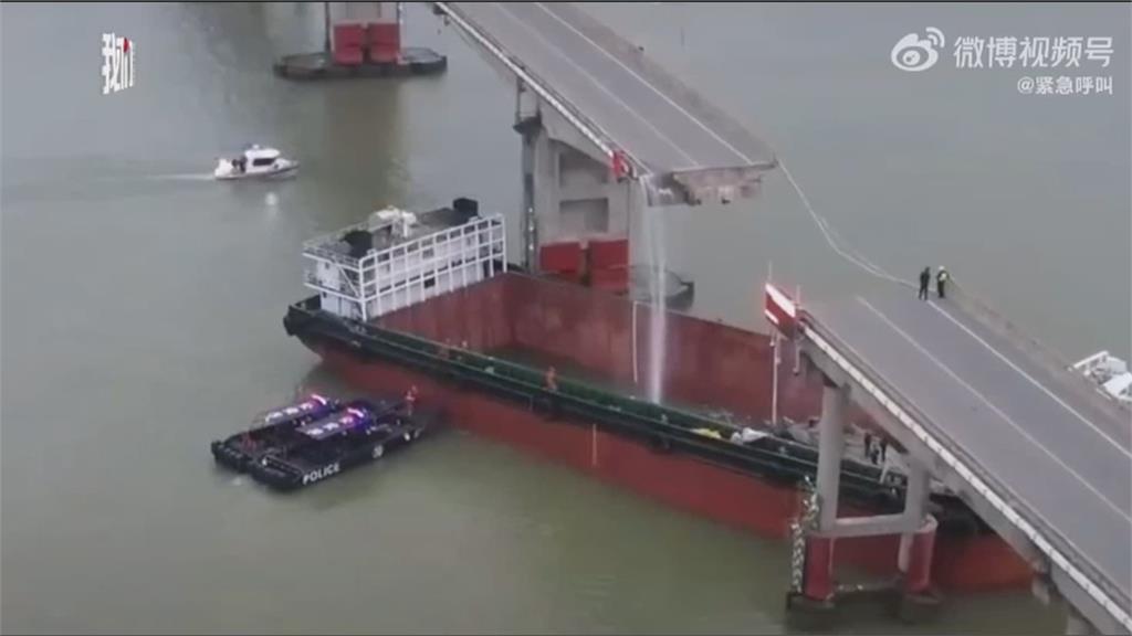 離譜！廣州瀝心沙大橋遭大貨船撞擊　「斷成兩截」傳多輛車落水
