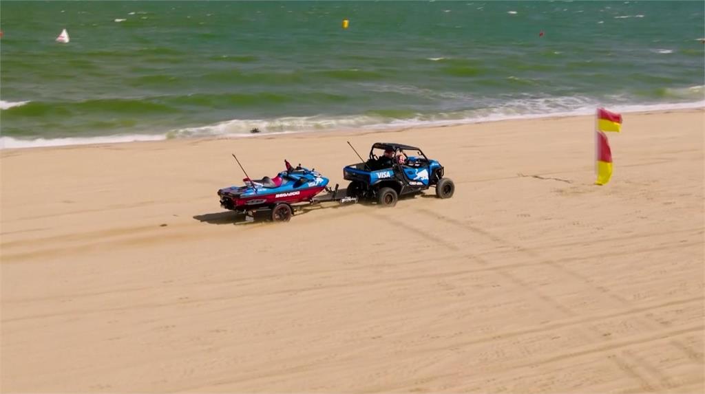 F1車手另類「極速對決」　車王維斯塔潘澳洲跨界飆沙灘車