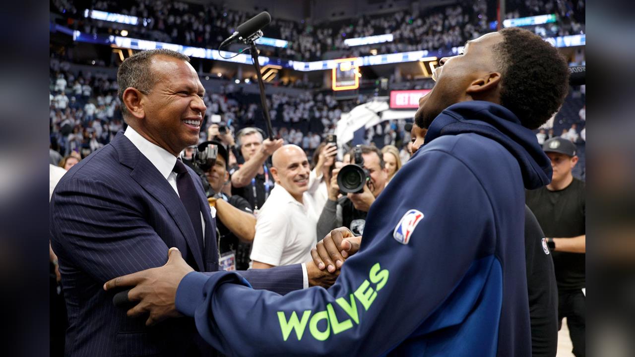 NBA(影)／A-Rod場邊嗨翻！從棒球傳奇到NBA老闆熱血見證灰狼晉級