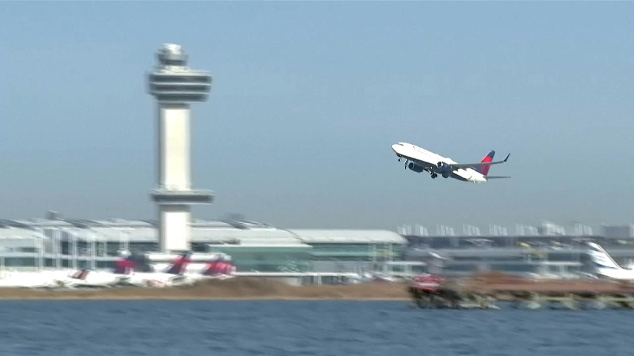 美航班大亂！超過５千班機被取消、延誤　民主黨提折衷方案遭拒