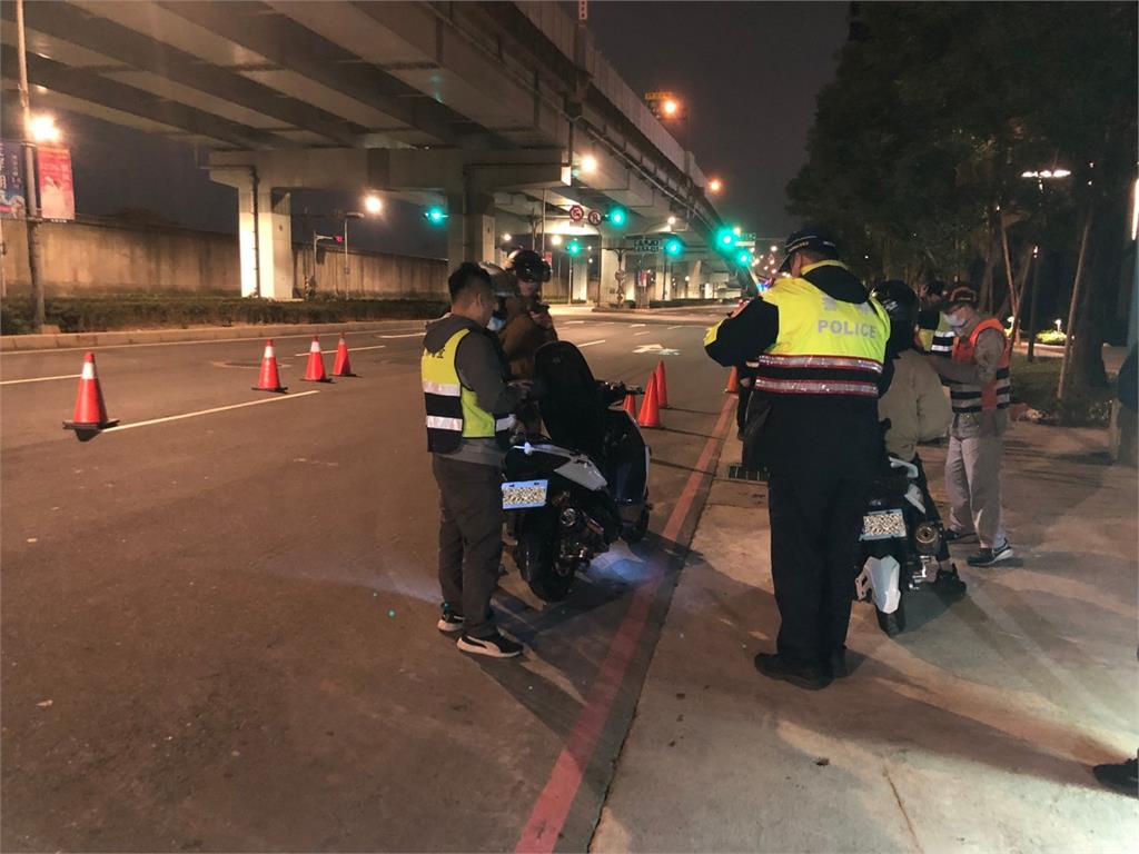 快新聞／機車族注意！改裝排氣管新制上路　新北稽查噪音車取締294件