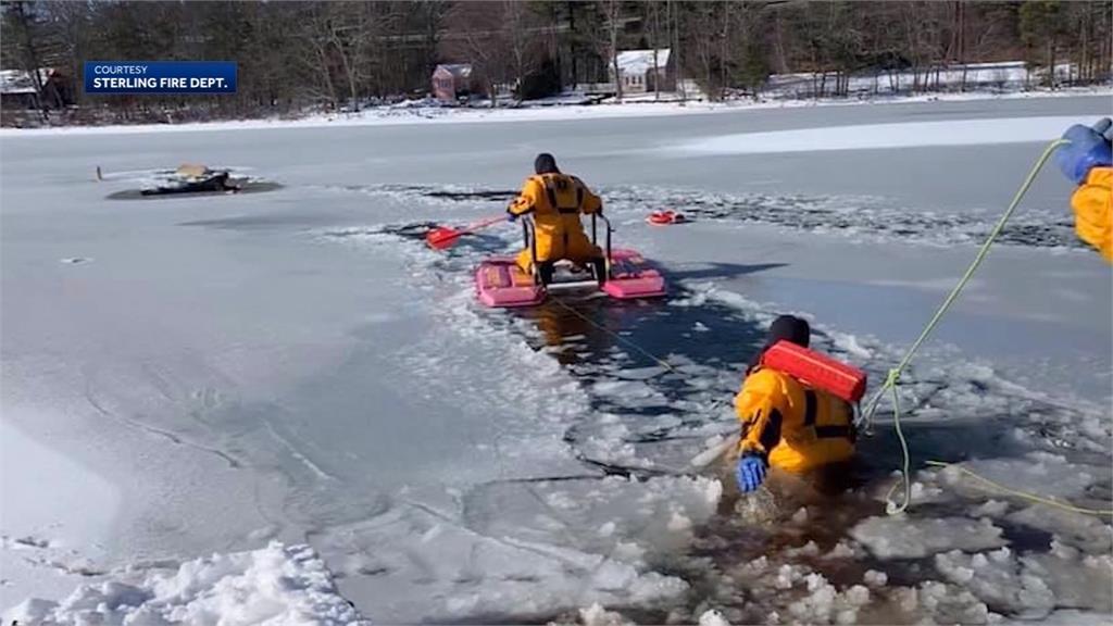 主人為救狗狗跌進結冰湖泊 消防隊驚險救援過程曝光