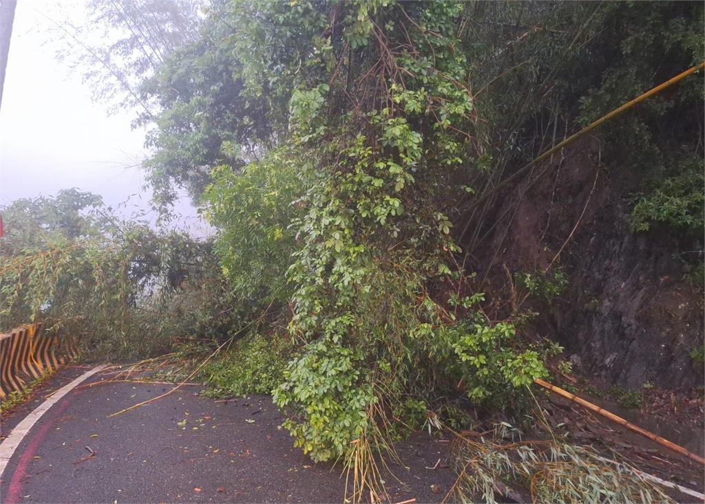 快新聞／南橫公路梅山口路段邊坡坍方　雙向阻斷暫無法通行