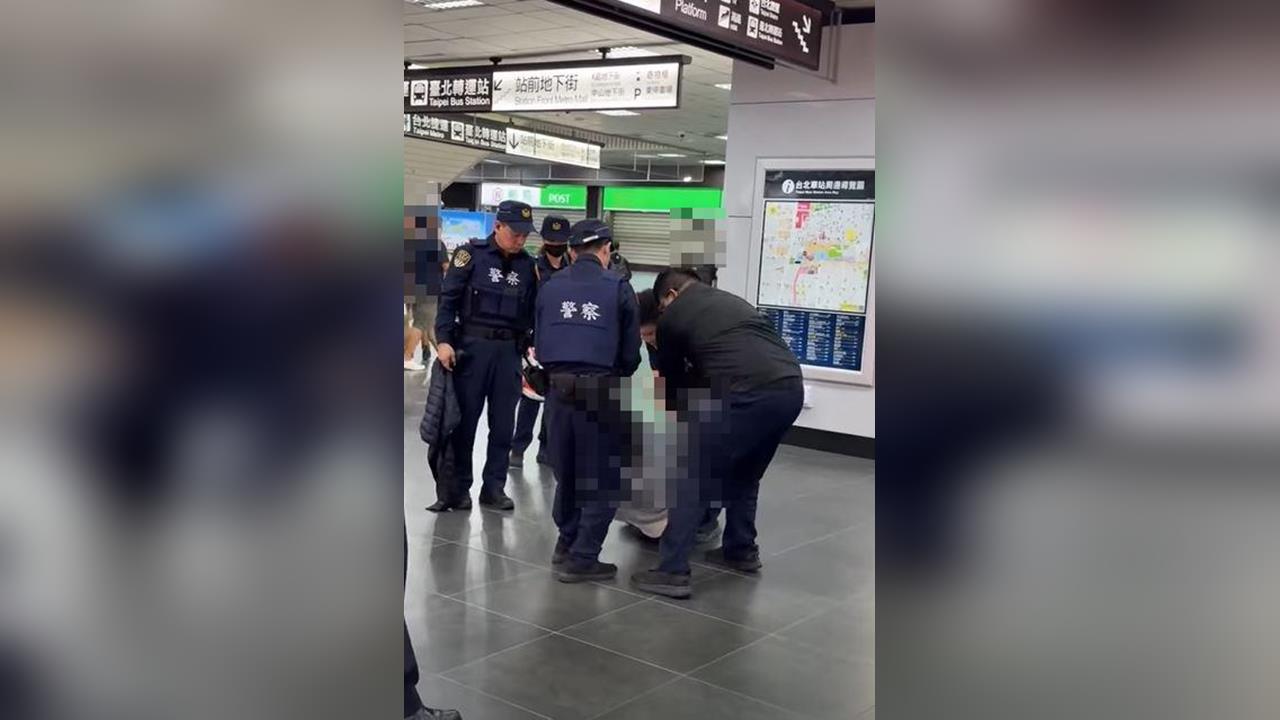 快新聞／又怎麼了？「補票男」大鬧北車遭架離　現場畫面曝光