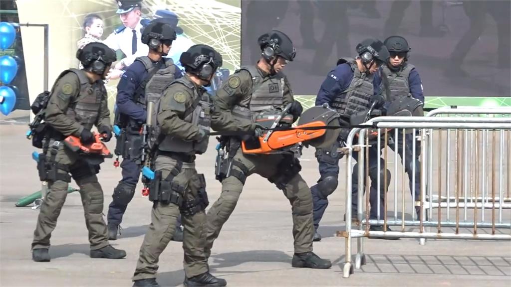 全球／四天內兩度實彈傷人 香港警察為何真槍上街頭？