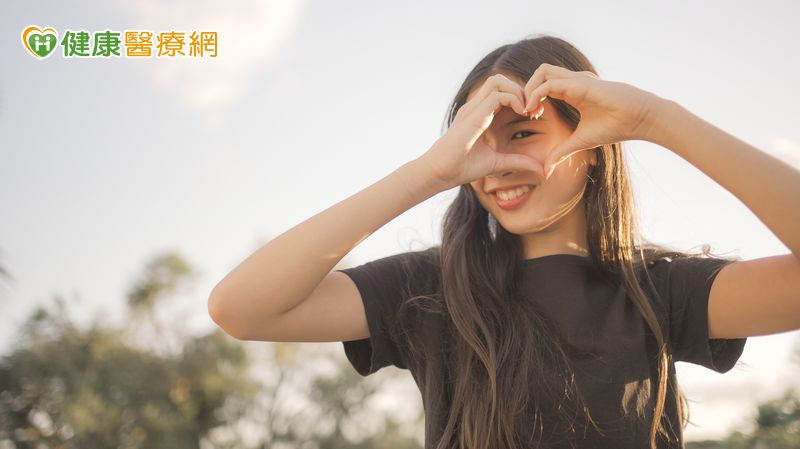 上班族久盯螢幕傷眼!中醫:視覺與2器官亦有關 10大食材助力眼力守護