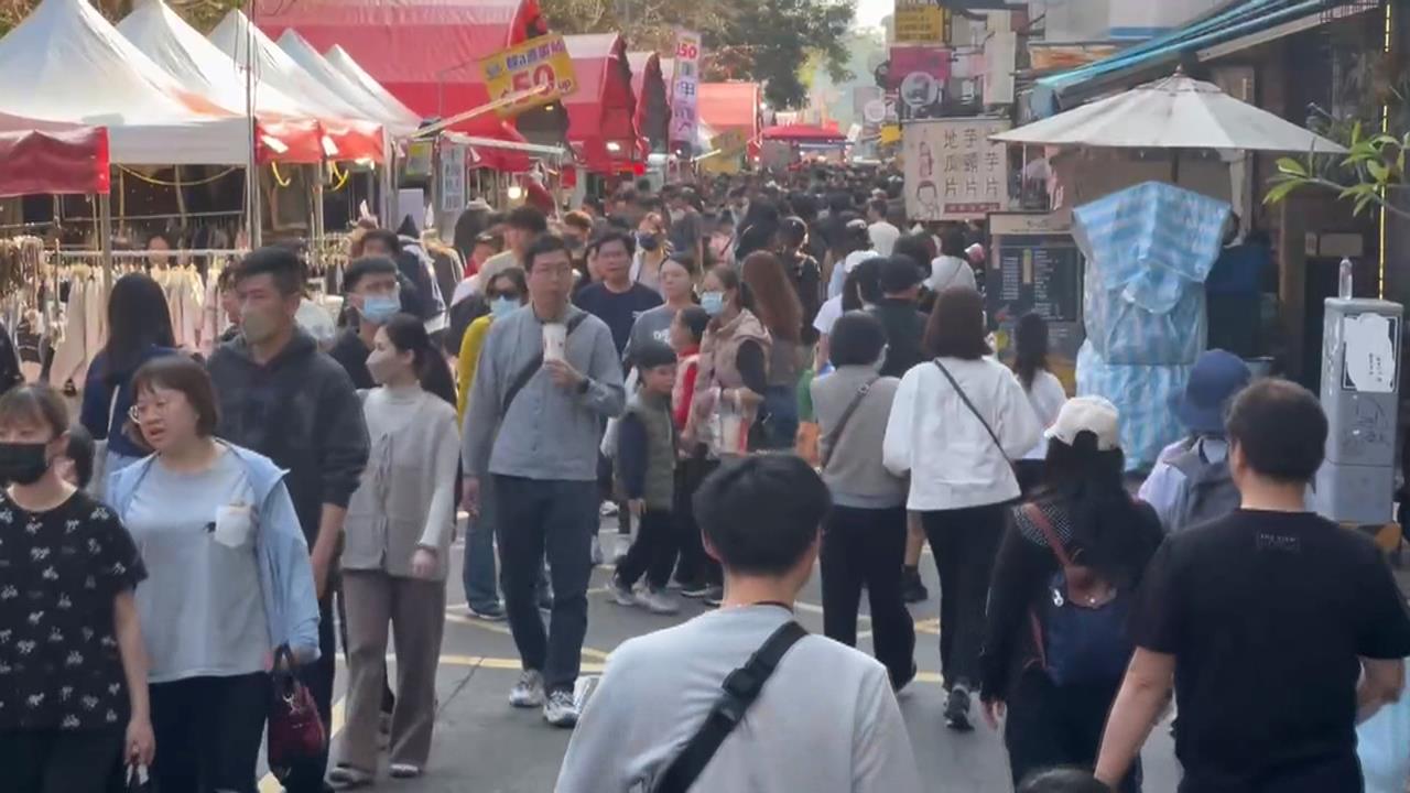 購物戰鬥力太強! 一中商圈店家設"男友寄放區"爆紅