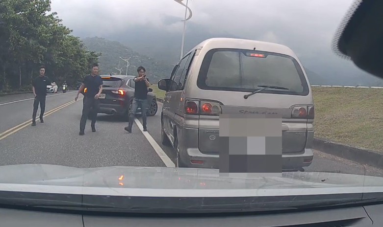 欠債1萬元遭遭擄載往山區毆打　警攔截嫌犯救出被害人