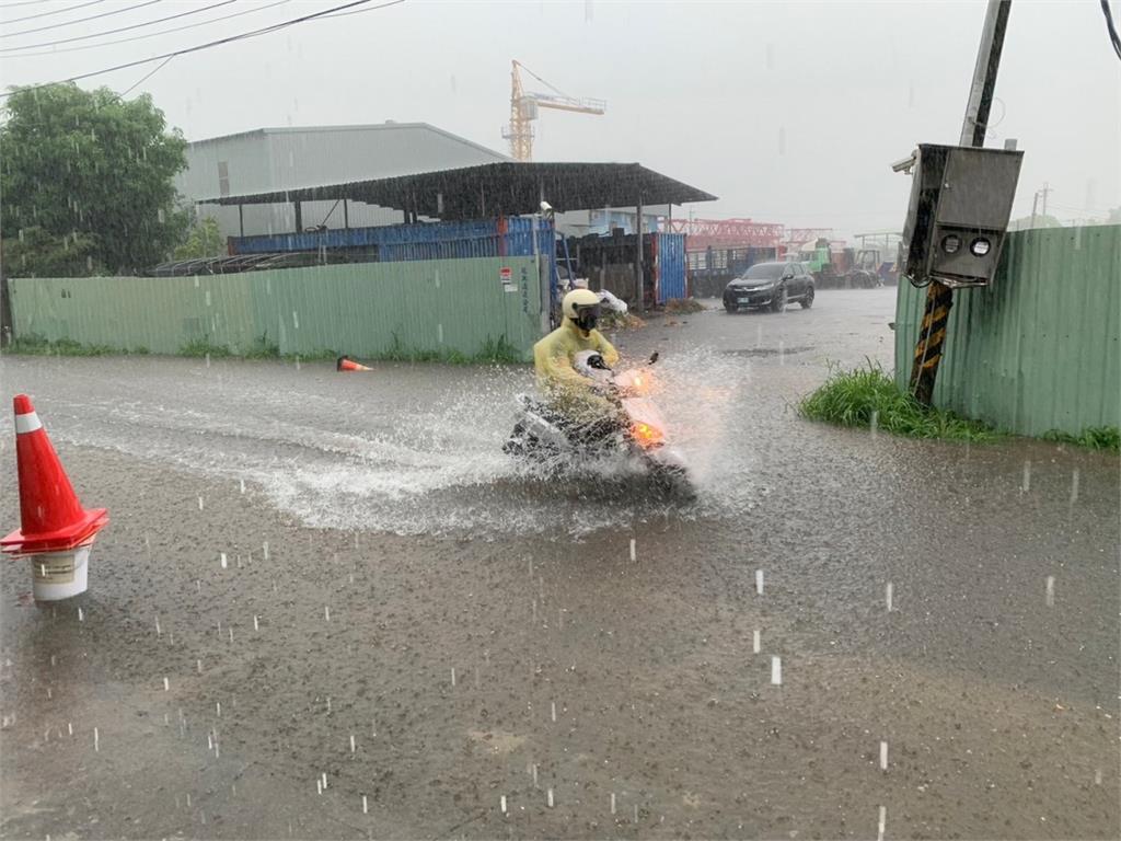 大雷雨來襲　蘆竹3小時降120毫米雨量