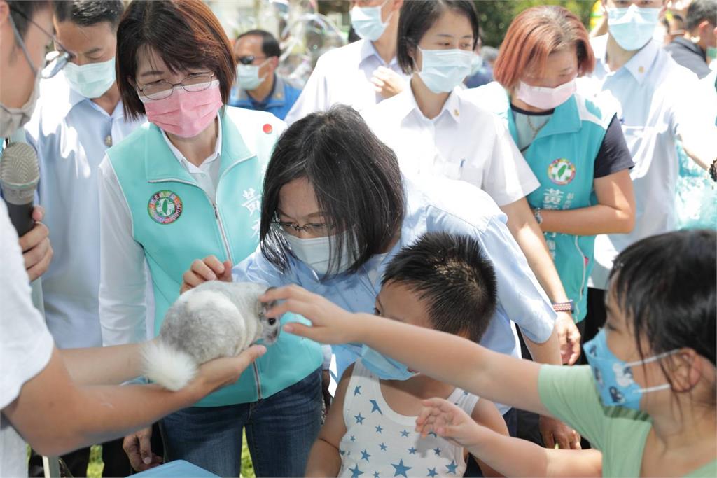 快新聞／0到6歲國家一起養　蔡英文：預算已到1千億「未來還會繼續增加」