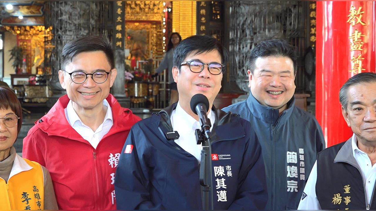 快新聞／飛起來了？超人力霸王空中巡邏高雄　陳其邁笑稱不能爆雷：今晚揭曉