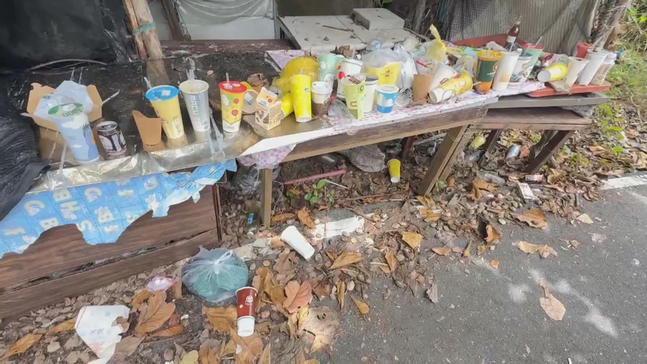 屏東小琉球龍蝦洞滿地垃圾　攤商：暑假旺季遊客亂丟沒人清