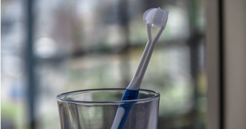 牙刷別再這樣放！NG習慣恐細菌爆量　醫示警：跟馬桶刷一樣髒