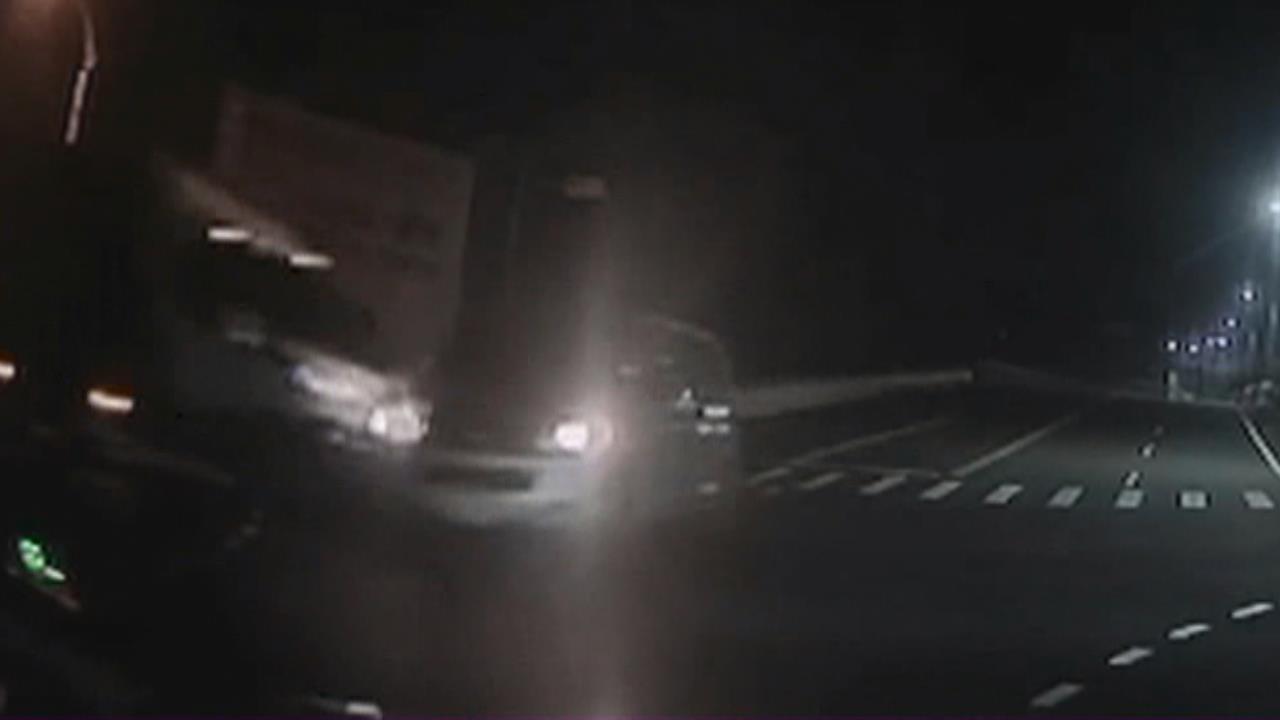 死亡車禍! 廂型車載送5名移工撞擊後側翻釀1死7傷