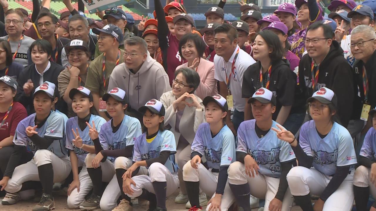 快新聞／熱愛棒球不分性別！蕭美琴盼台灣女棒開花　辜仲諒霸氣回應了