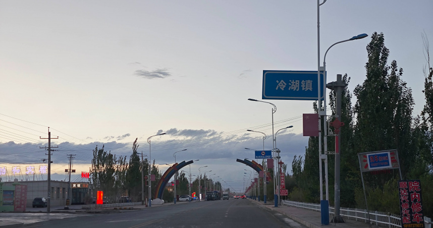 4人誤闖青海無人區慘困沙地2天！61歲男徒步20公里求救撲空　警半夜沙漠救回一命